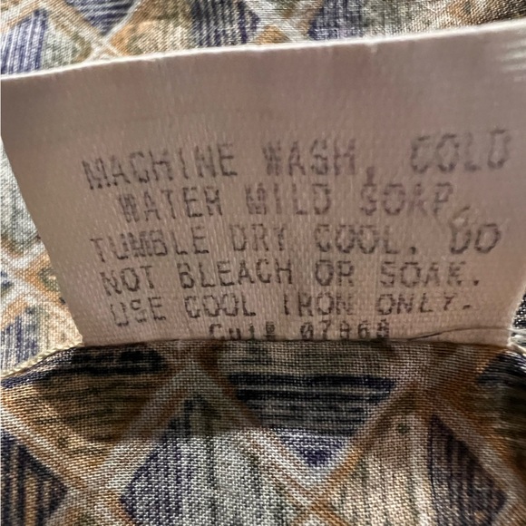 Tori Richard Short Sleeve Shirt. Gold/Blue Geometric Print. Size XL - Picture 5 of 5